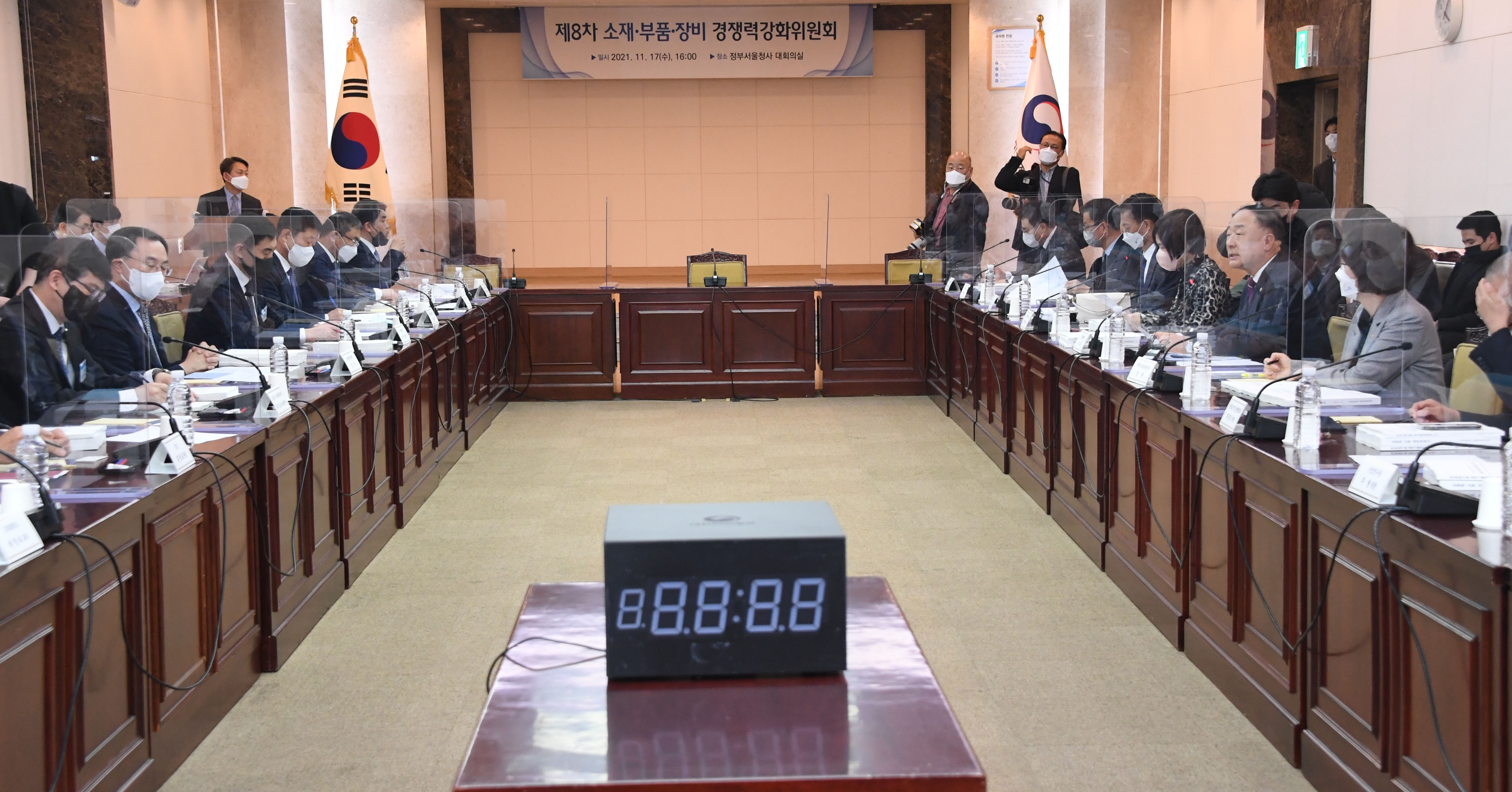 제8차 소재·부품·장비 경쟁력강화위원회 개최 5}