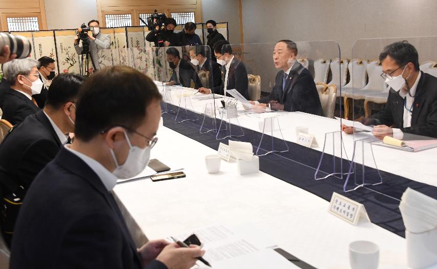 홍남기 부총리, 제34차 부동산시장 점검 관계장관회의 주재