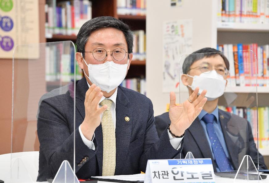 안도걸 차관, 그린스마트스쿨 현장방문 및 미래교육 간담회