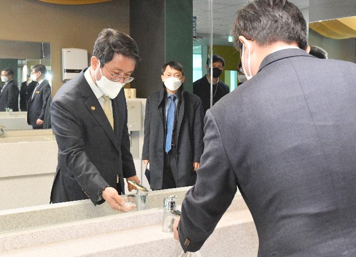 안도걸 차관, 그린스마트스쿨 현장방문 및 미래교육 간담회