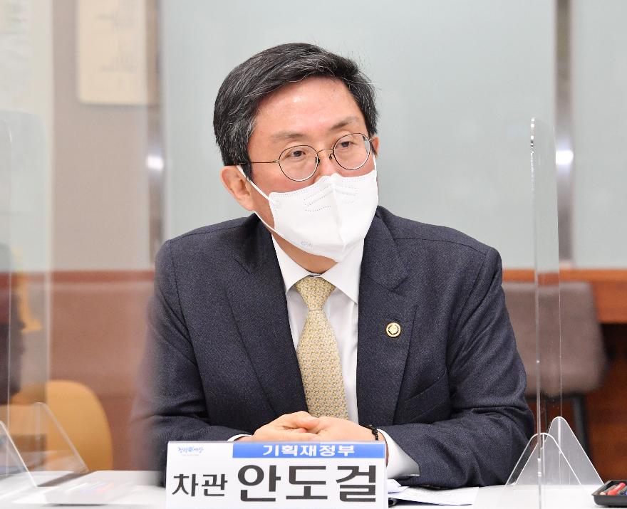 안도걸 차관, 그린스마트스쿨 현장방문 및 미래교육 간담회