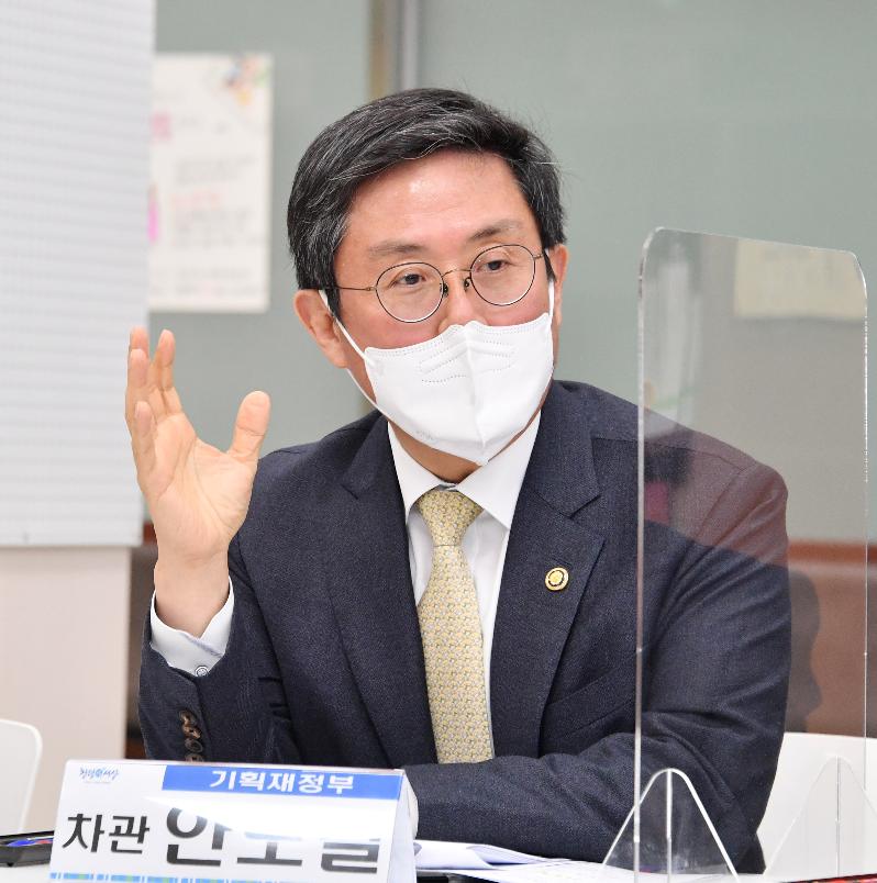 안도걸 차관, 그린스마트스쿨 현장방문 및 미래교육 간담회