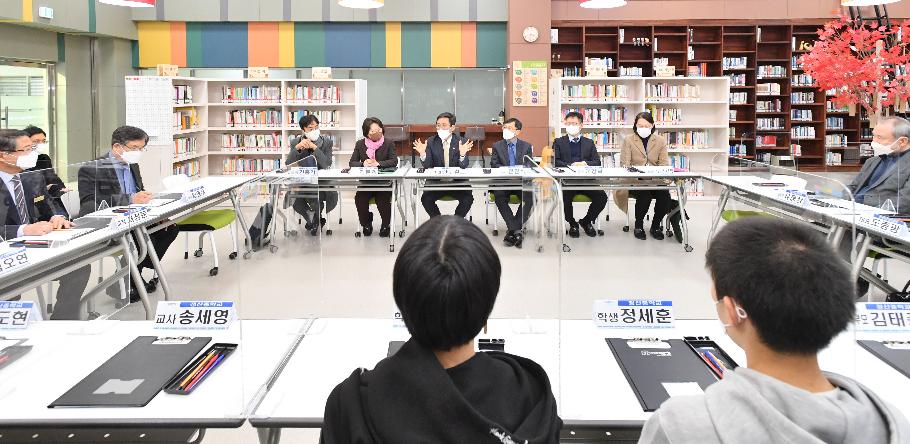 안도걸 차관, 그린스마트스쿨 현장방문 및 미래교육 간담회