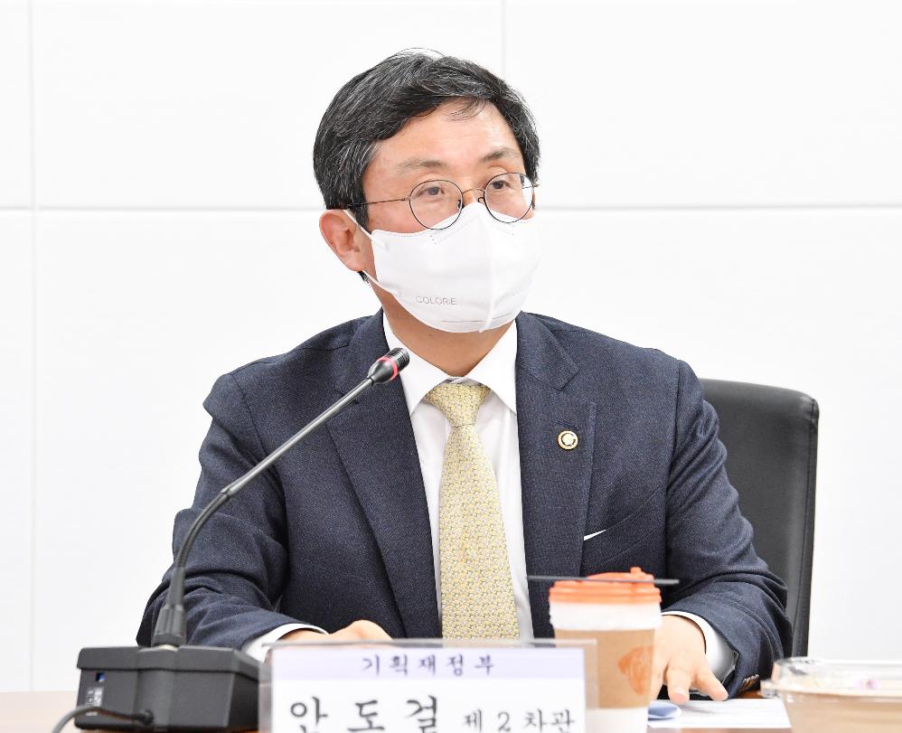안도걸 차관, 진흥원 현장방문 및 스마트돌봄·요양업계 간담회 