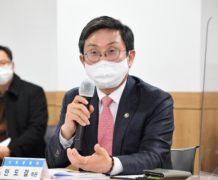 안도걸 차관, 혁신제품 생산기업 현장방문·혁신조달 활성화 간담회 