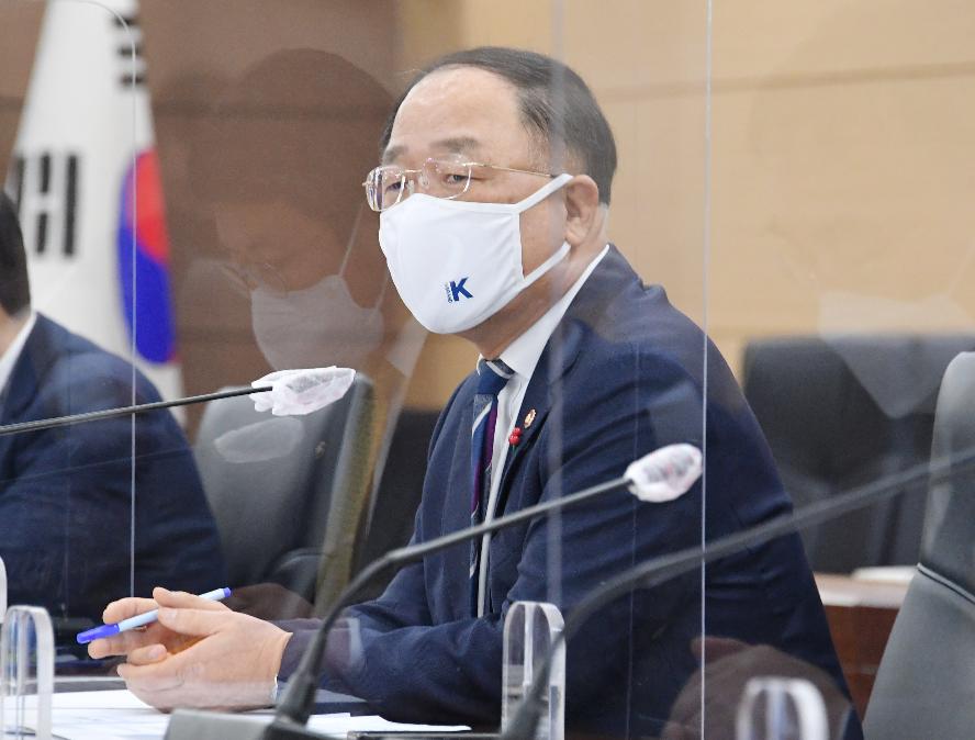 홍남기 부총리, 기획재정부 확대간부회의 주재