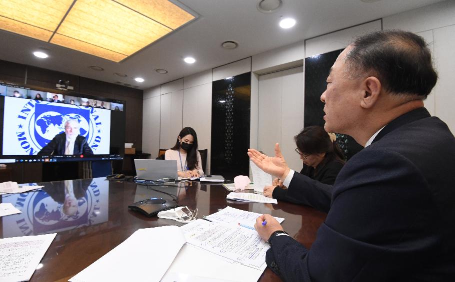 홍남기 부총리, 2022년 국제통화기금(IMF) 연례협의 관련 한국 미션단 화상 면담