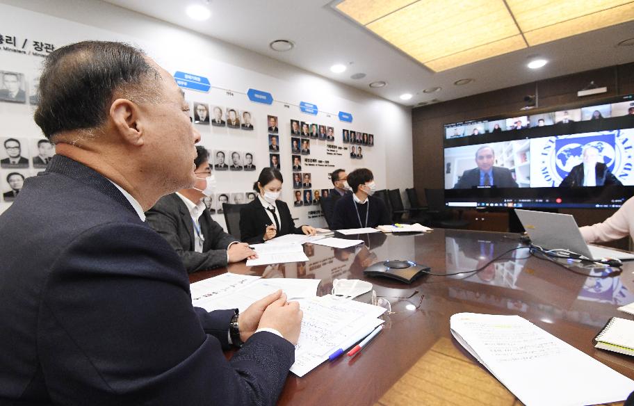 홍남기 부총리, 2022년 국제통화기금(IMF) 연례협의 관련 한국 미션단 화상 면담