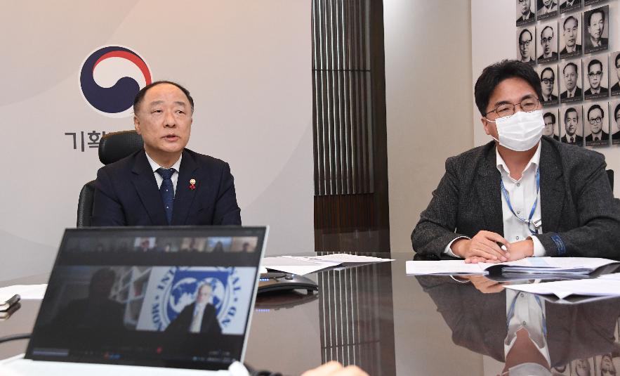 홍남기 부총리, 2022년 국제통화기금(IMF) 연례협의 관련 한국 미션단 화상 면담