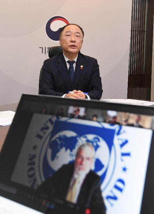 홍남기 부총리, 2022년 국제통화기금(IMF) 연례협의 관련 한국 미션단 화상 면담