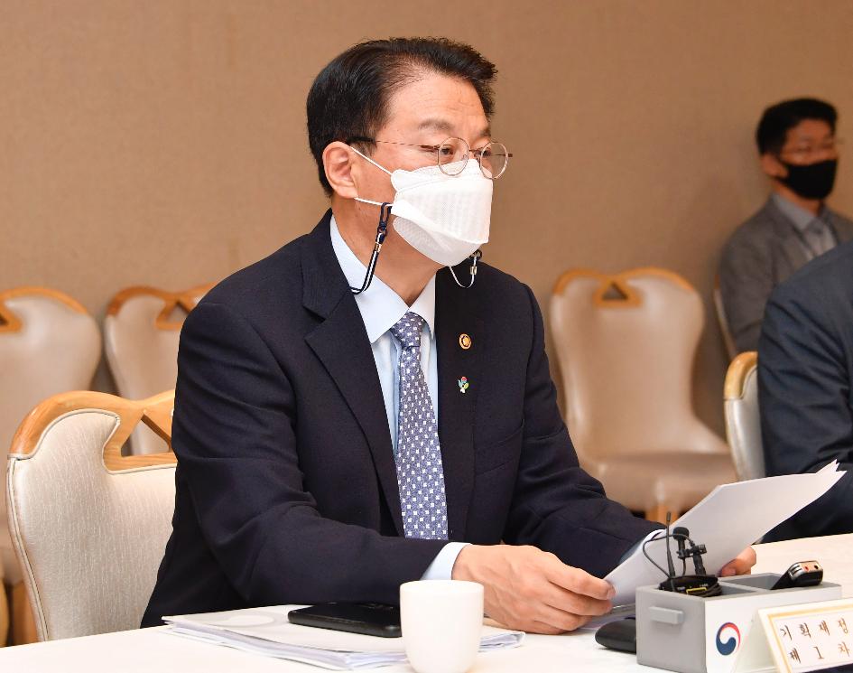 방기선 차관, 제1차 비상경제차관회의 주재