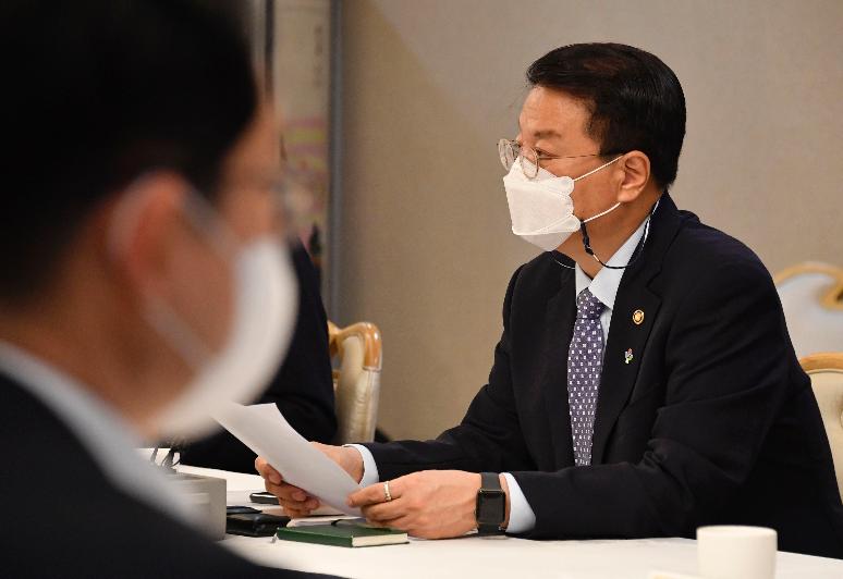 방기선 차관, 제1차 비상경제차관회의 주재