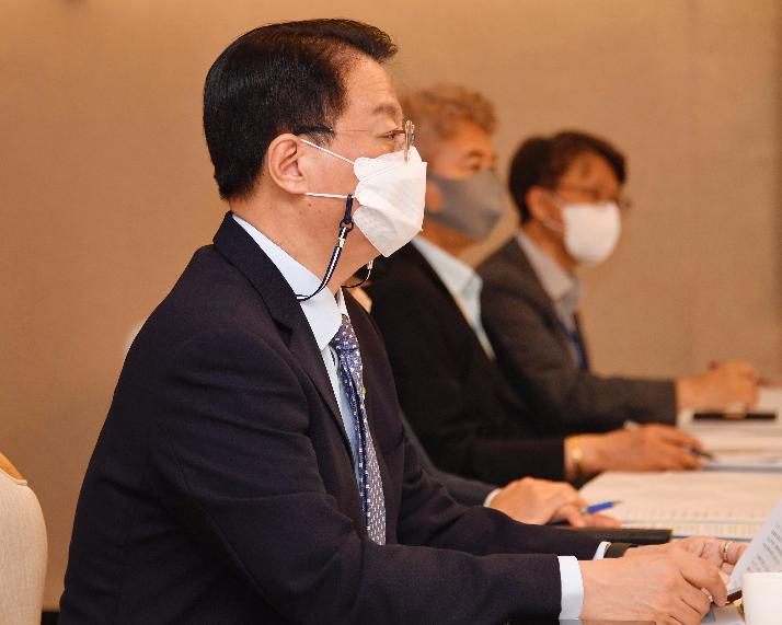 방기선 차관, 제1차 비상경제차관회의 주재