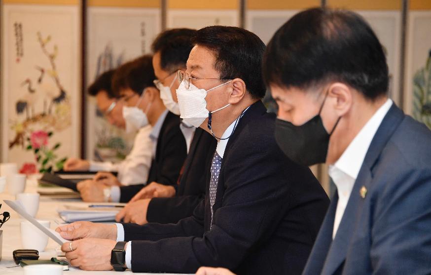 방기선 차관, 제1차 비상경제차관회의 주재