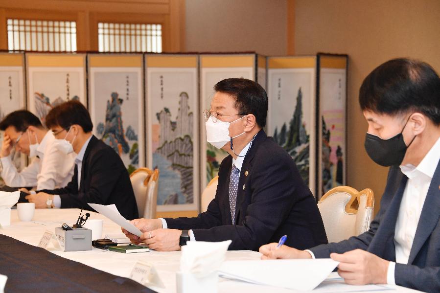 방기선 차관, 제1차 비상경제차관회의 주재