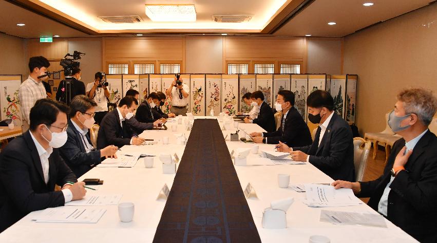 방기선 차관, 제1차 비상경제차관회의 주재