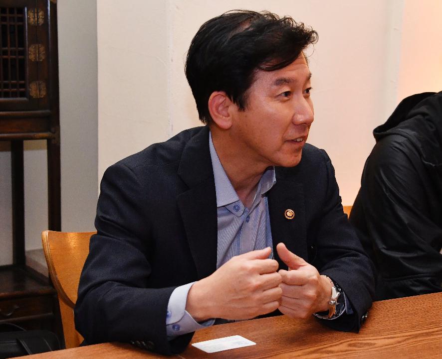최상대 차관, 연극계 현장간담회 주재 사진
