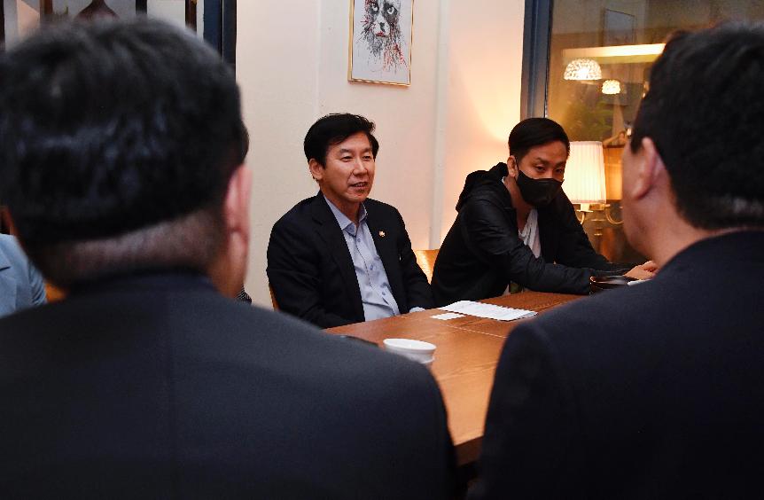 최상대 차관, 연극계 현장간담회 주재 사진