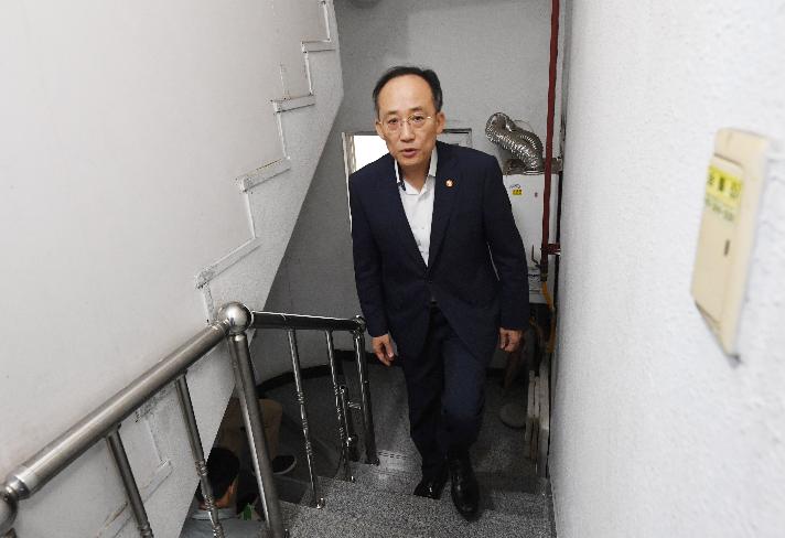 추경호 부총리, 노인복지 현장방문