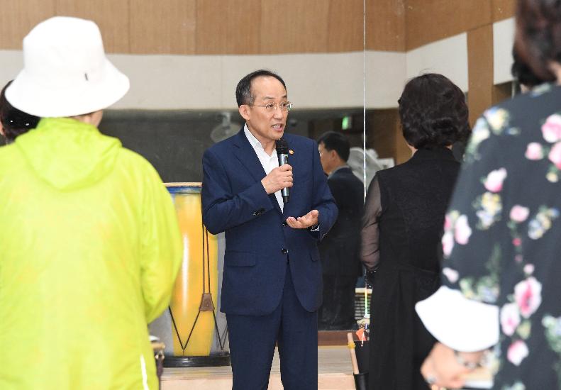 추경호 부총리, 노인복지 현장방문