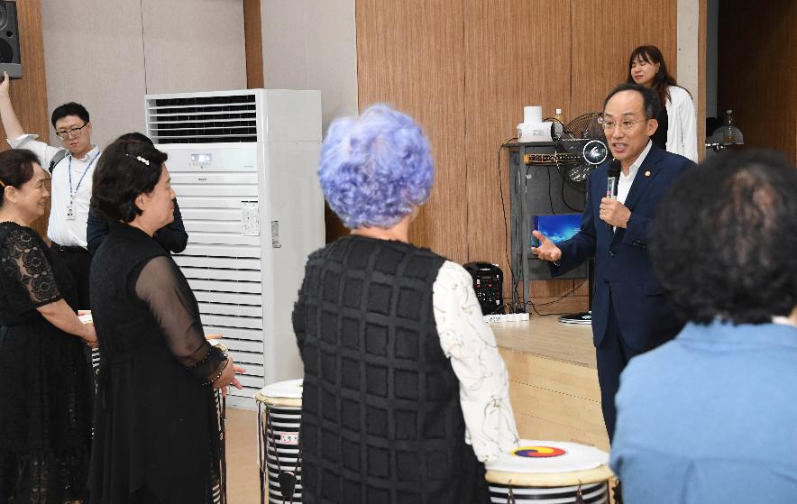 추경호 부총리, 노인복지 현장방문