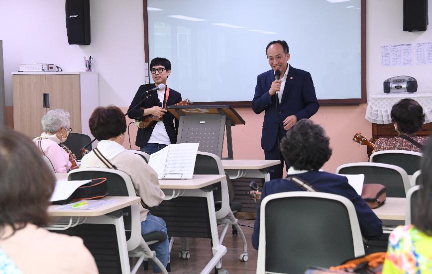 추경호 부총리, 노인복지 현장방문