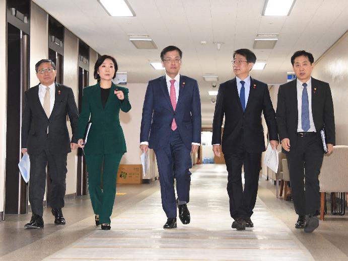 최상목 부총리, 2024년 경제정책방향 관련 관계부처 합동브리핑