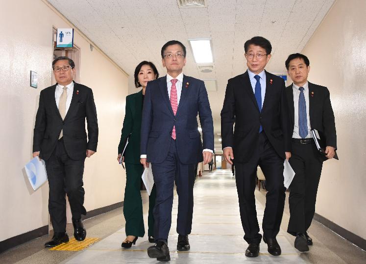 최상목 부총리, 2024년 경제정책방향 관련 관계부처 합동브리핑