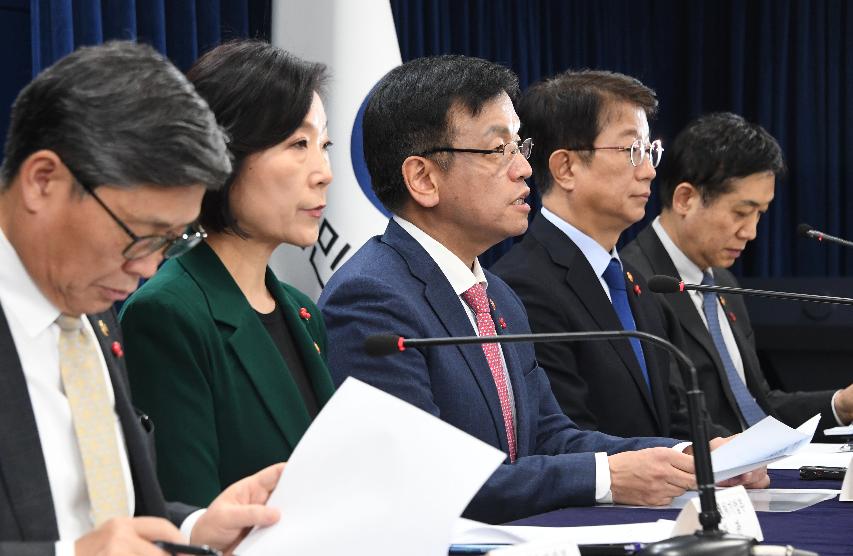 최상목 부총리, 2024년 경제정책방향 관련 관계부처 합동브리핑