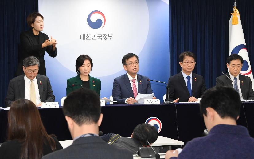 최상목 부총리, 2024년 경제정책방향 관련 관계부처 합동브리핑
