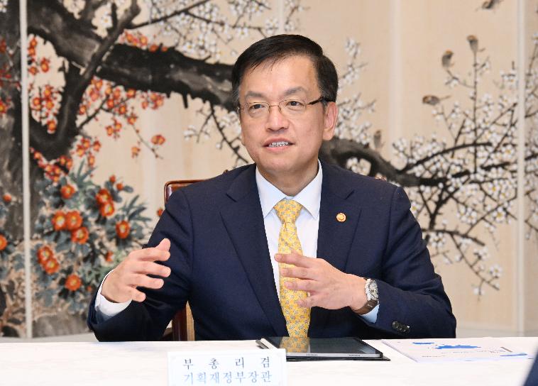 최상목 부총리, 주한미국상공회의소(AMCHAM) 대표단 면담