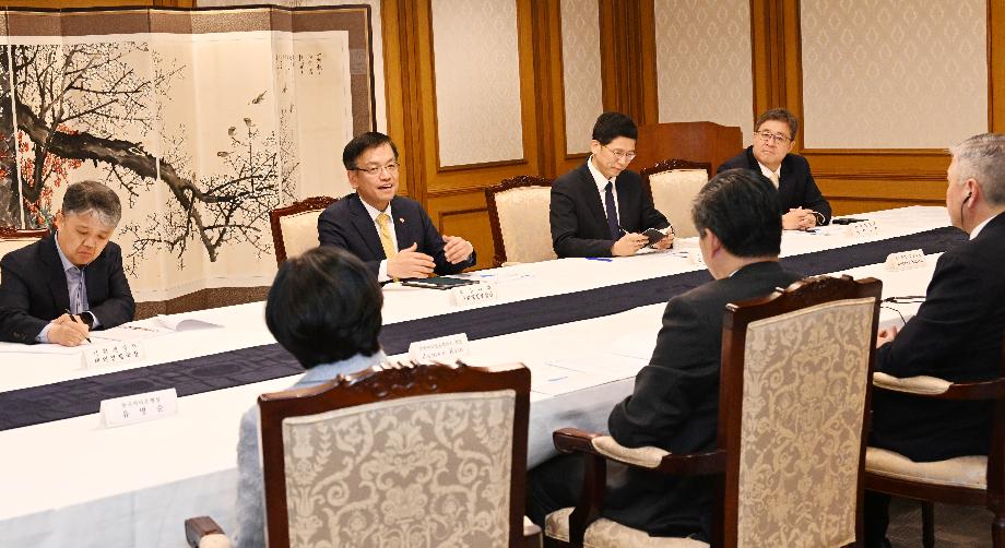 최상목 부총리, 주한미국상공회의소(AMCHAM) 대표단 면담