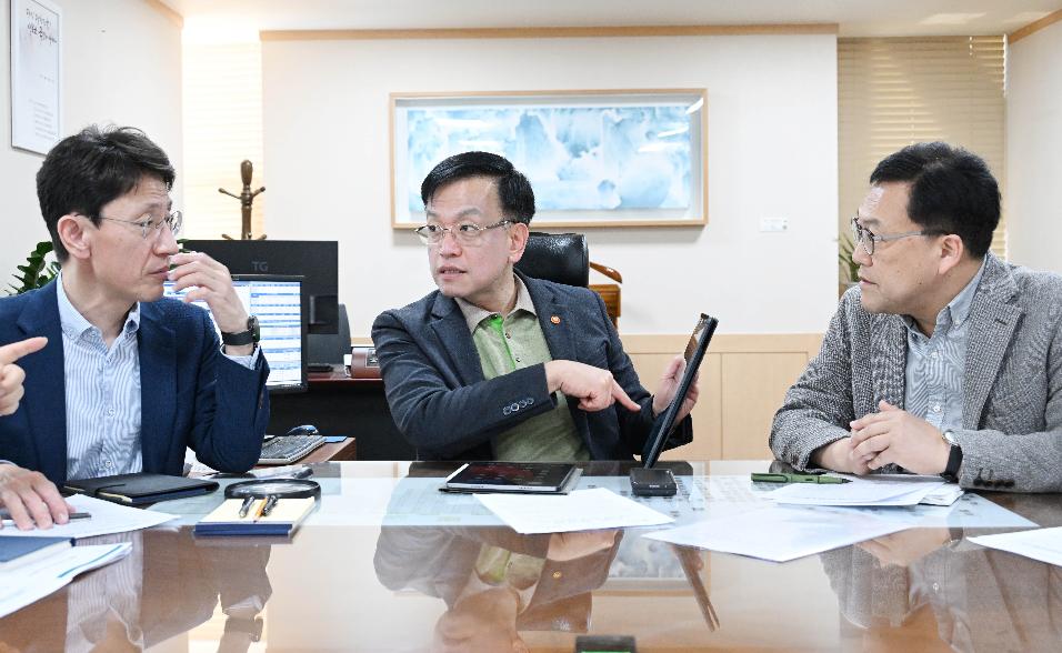 최상목 부총리, 중동사태 관련 대외경제점검회의