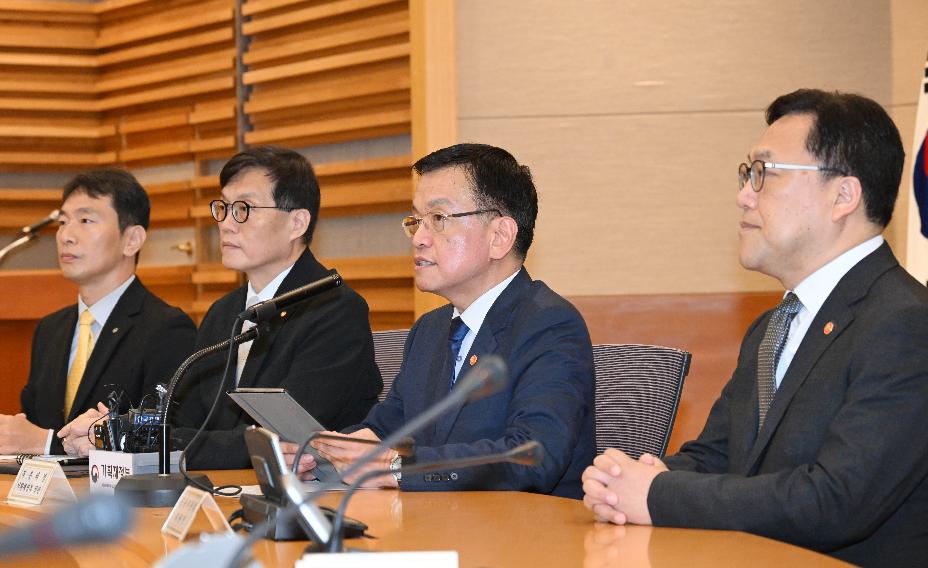 최상목 부총리, 거시경제금융회의