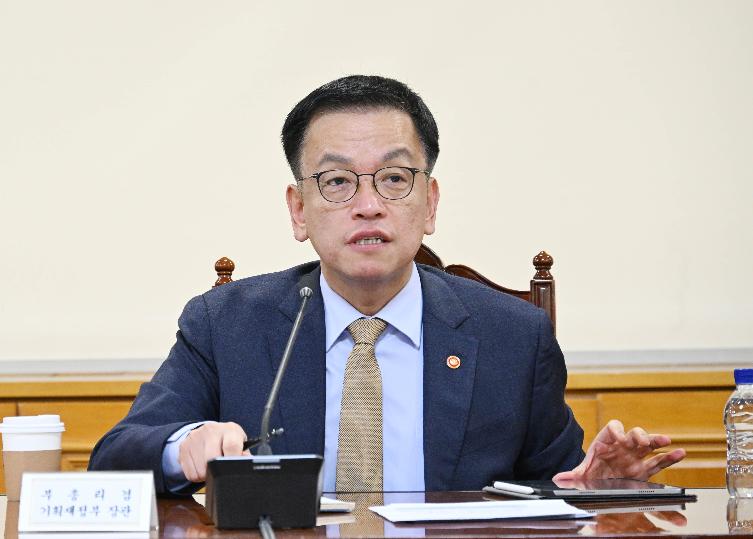 최상목 부총리, 거시경제·금융현안 간담회