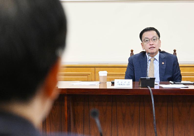 최상목 부총리, 거시경제·금융현안 간담회
