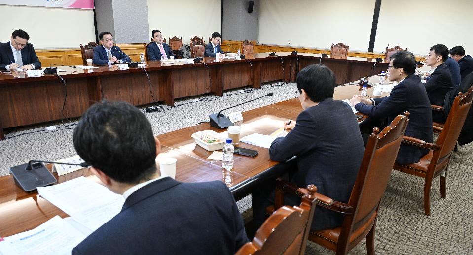 최상목 부총리, 거시경제·금융현안 간담회