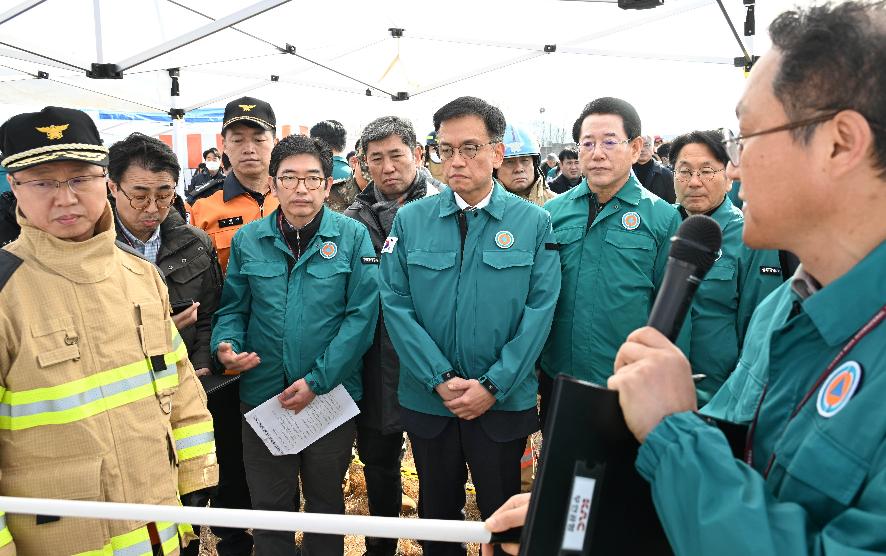 최상목 대통령 권한대행 부총리 겸 기획재정부 장관, 무안 항공기 사고 현장 방문