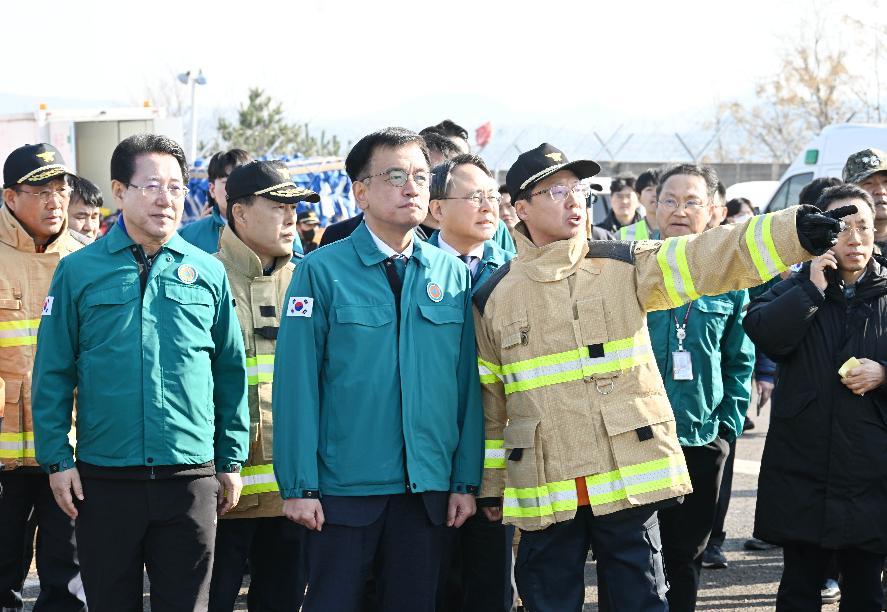 최상목 대통령 권한대행 부총리 겸 기획재정부 장관, 무안 항공기 사고 현장 방문