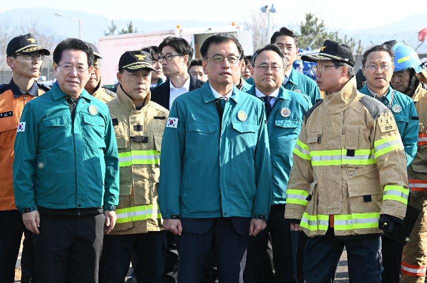 최상목 대통령 권한대행 부총리 겸 기획재정부 장관, 무안 항공기 사고 현장 방문