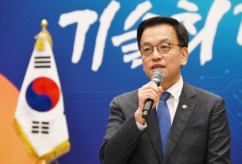 최상목 대통령 권한대행 부총리 겸 기획재정부 장관, 제47회 국제기능올림픽대회 국가대표 선수단 격려 오찬 행사 | | 기획재정부 기획재정부