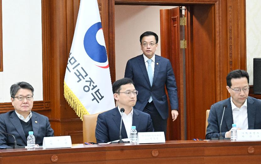 최상목 대통령 권한대행 부총리 겸 기획재정부 장관, 민생경제점검회의