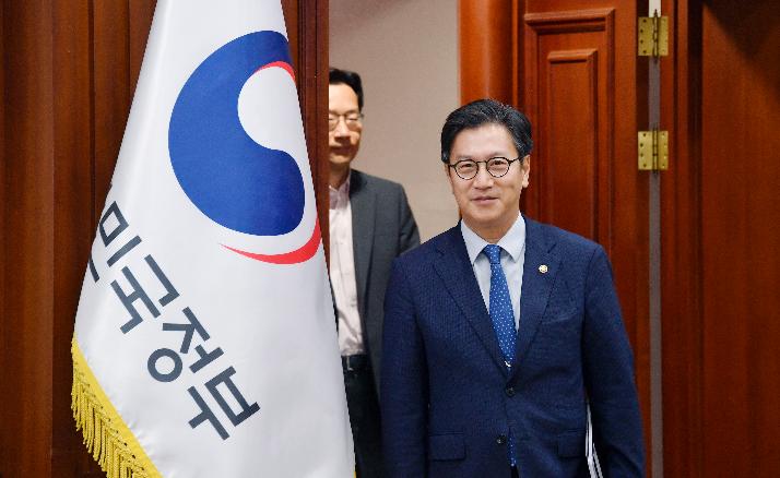김범석 기획재정부 장관 직무대행 1차관, 경제관계장관회의 겸 산업경쟁력강화관계장관회의1