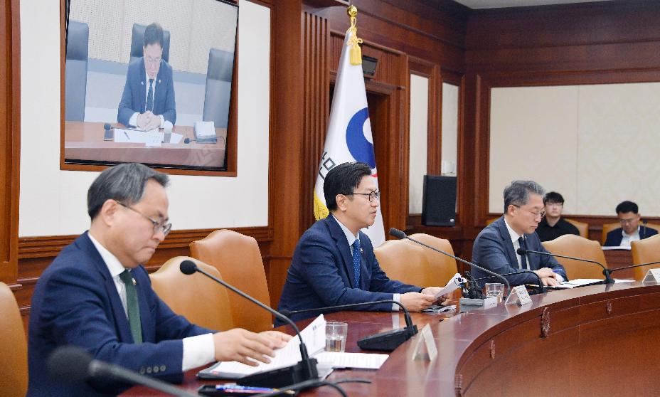 김범석 기획재정부 장관 직무대행 1차관, 경제관계장관회의 겸 산업경쟁력강화관계장관회의4