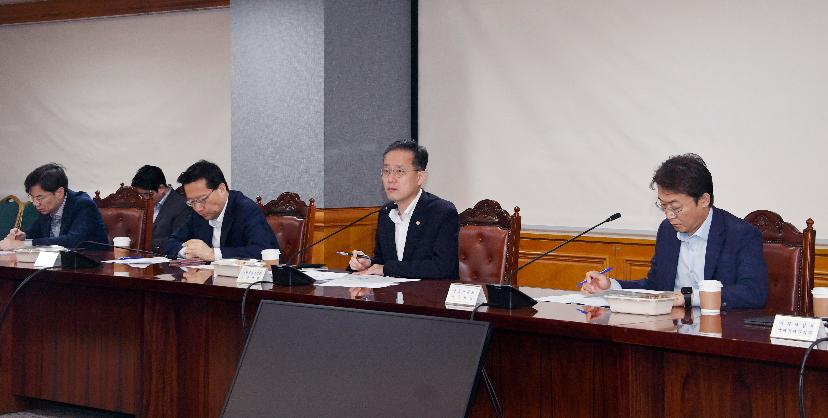 이형일 기획재정부 장관 직무대행 1차관, 시장상황점검회의