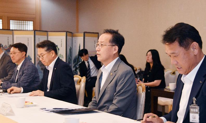 이형일 기획재정부 장관 직무대행 1차관, MSCI 선진국 지수 편입추진 전담반 회의