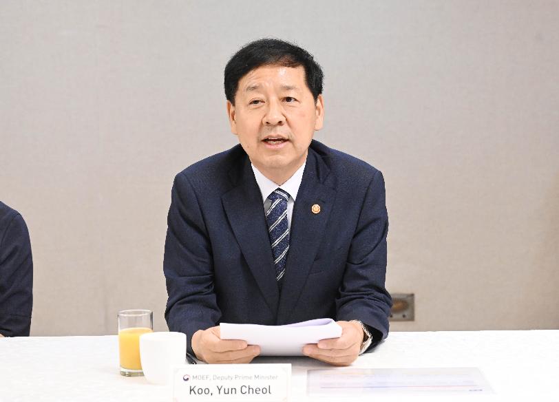 구윤철 부총리 겸 기획재정부 장관, AI 경진대회 참가 글로벌 대학생들과의 대화