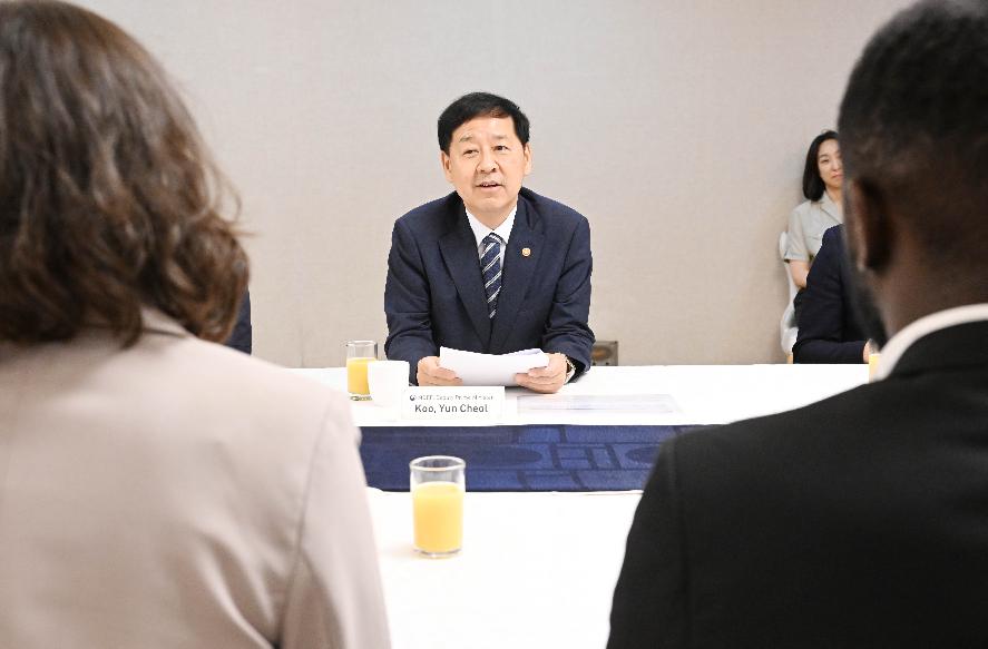 구윤철 부총리 겸 기획재정부 장관, AI 경진대회 참가 글로벌 대학생들과의 대화