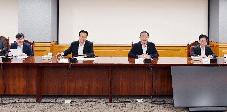 이형일 차관, 시장상황점검회의
