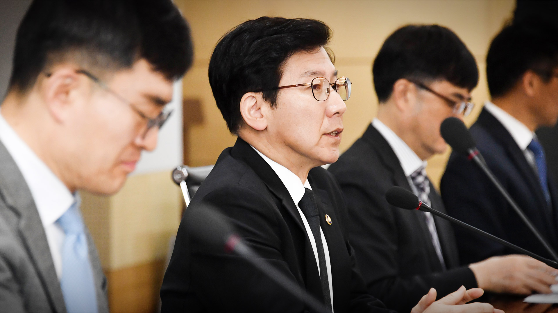최상대 기획재정부 제2차관은 3월 23일(목) 경제·재정 전문가들과 함께 대내외 경제·재정상황을 짚어보고 향후 재정정책방향을 논의하는 자리를 가졌습니다.